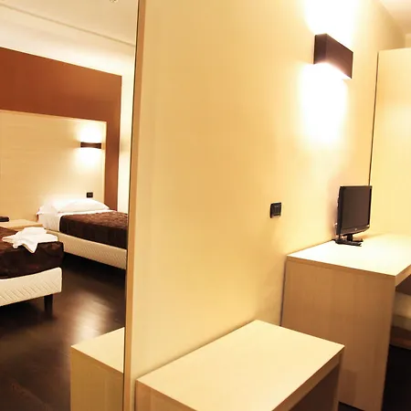 Hotel Sogni D'oro Airport 3*