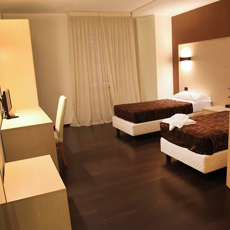 Hotel Sogni D'oro Airport 3*