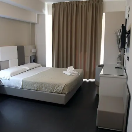 Hotel Sogni D'oro Airport 3*