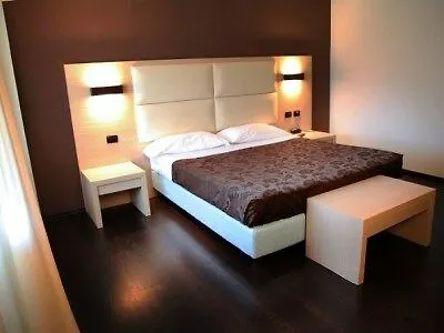 Otel Sogni D'oro Airport 3*