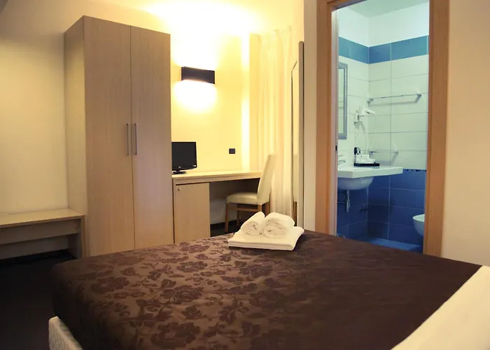 Hotel Sogni D'oro Airport 3*