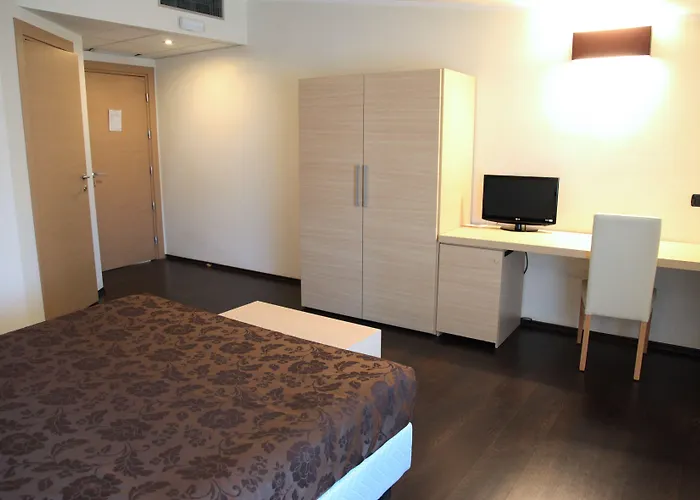 Hotel Sogni D'oro Airport 3*