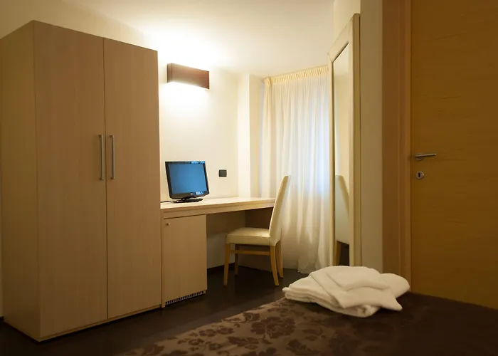 Hotel Sogni D'oro Airport 3*